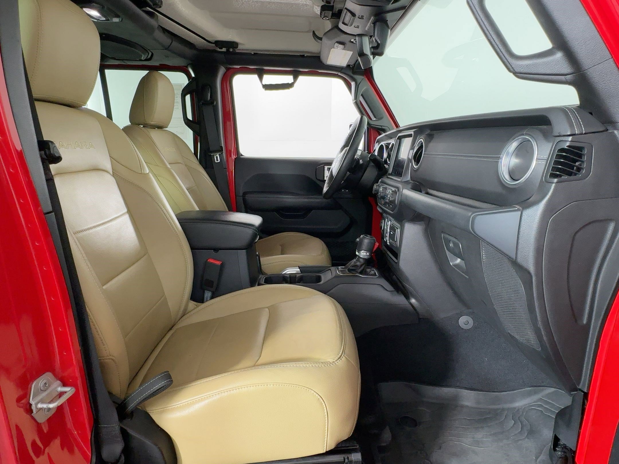 Used 2018 Jeep Wrangler Unlimited Sahara image 30