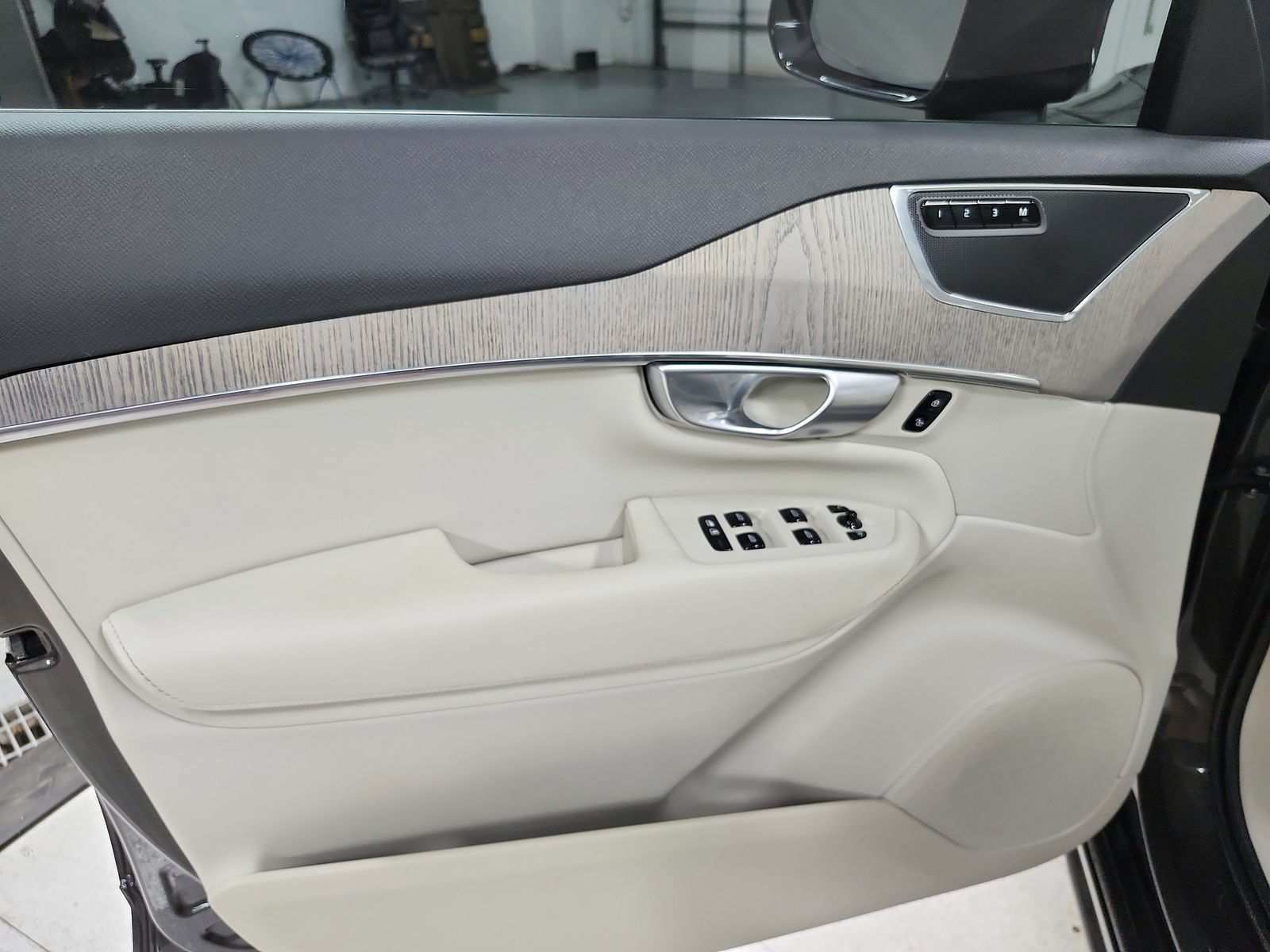 Used 2024 Volvo XC90 B5 Plus AWD/4WD image 37