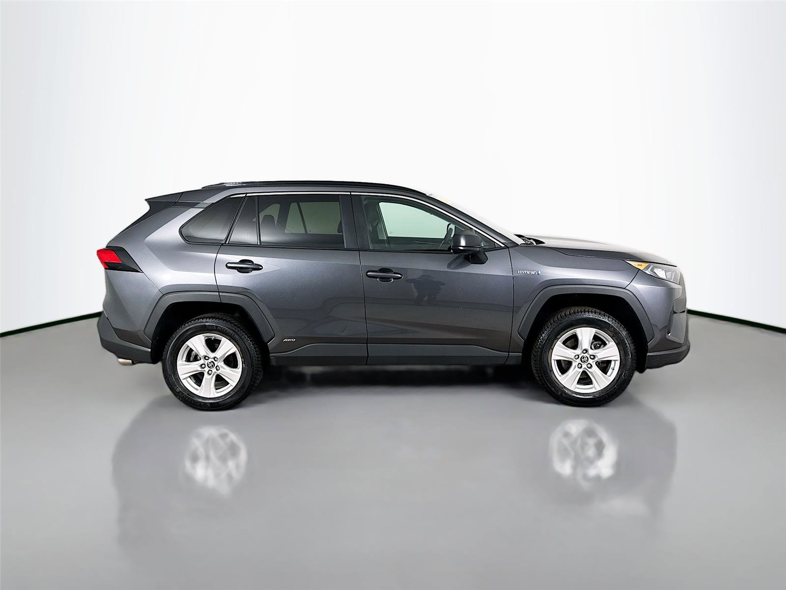 Used 2021 Toyota RAV4 LE image 16