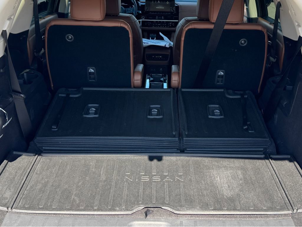 Used 2024 Nissan Pathfinder Platinum image 14