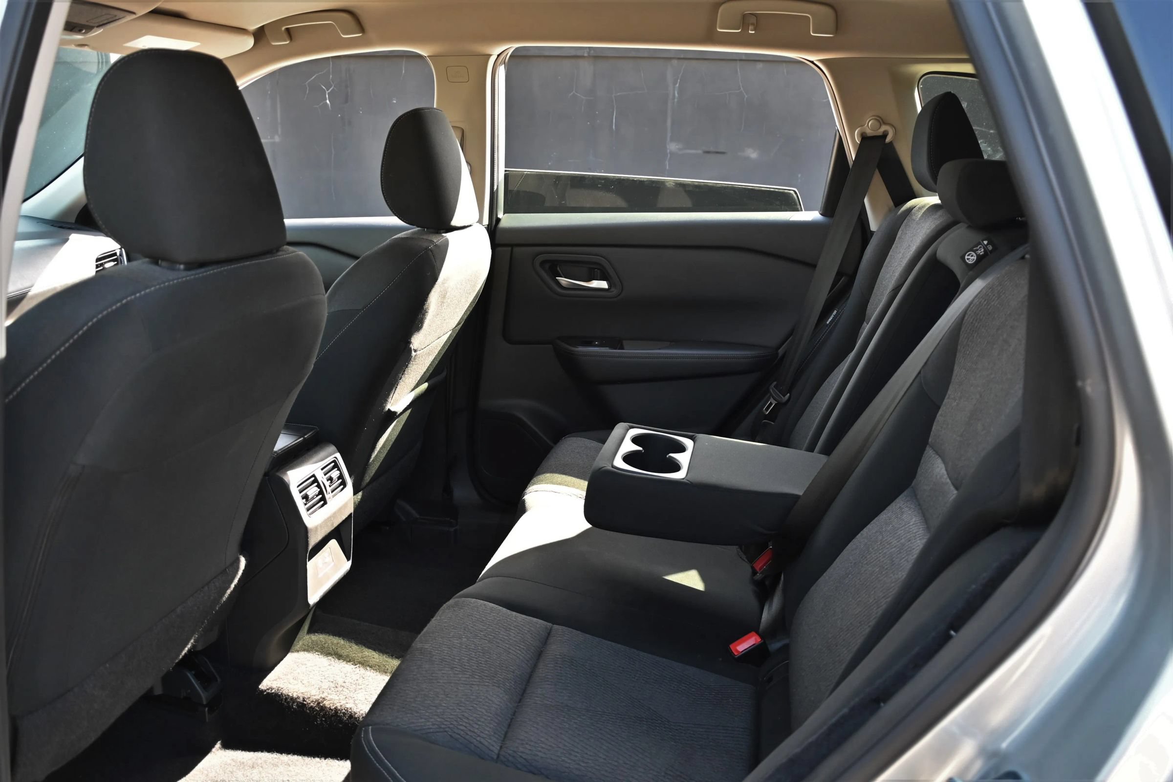 Used 2025 Nissan Rogue SV AWD/4WD image 17