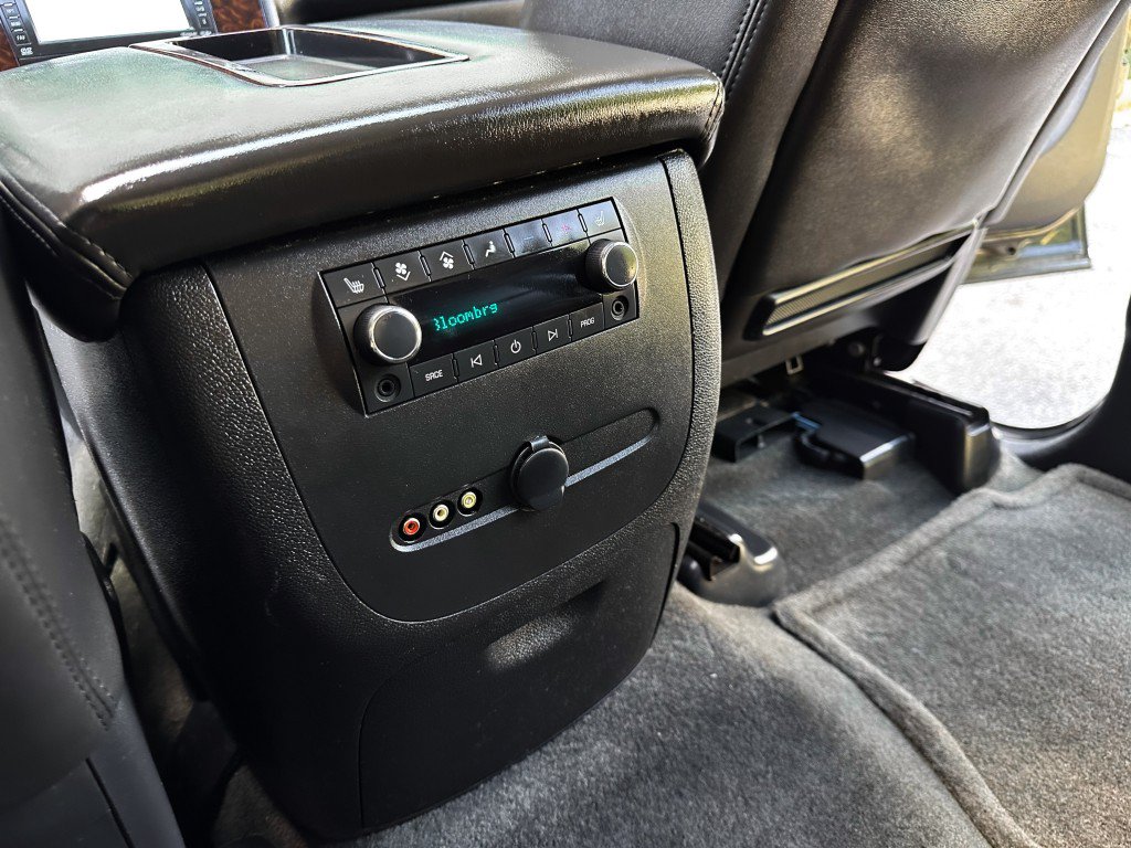 Used 2013 GMC Yukon XL Denali AWD/4WD image 25