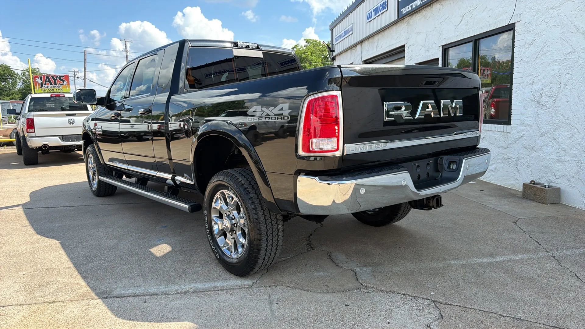 Used 2018 RAM 2500 Limited AWD/4WD image 2