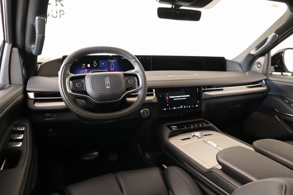 New 2025 Lincoln Navigator Reserve w/ Jet Appearance Package image 2