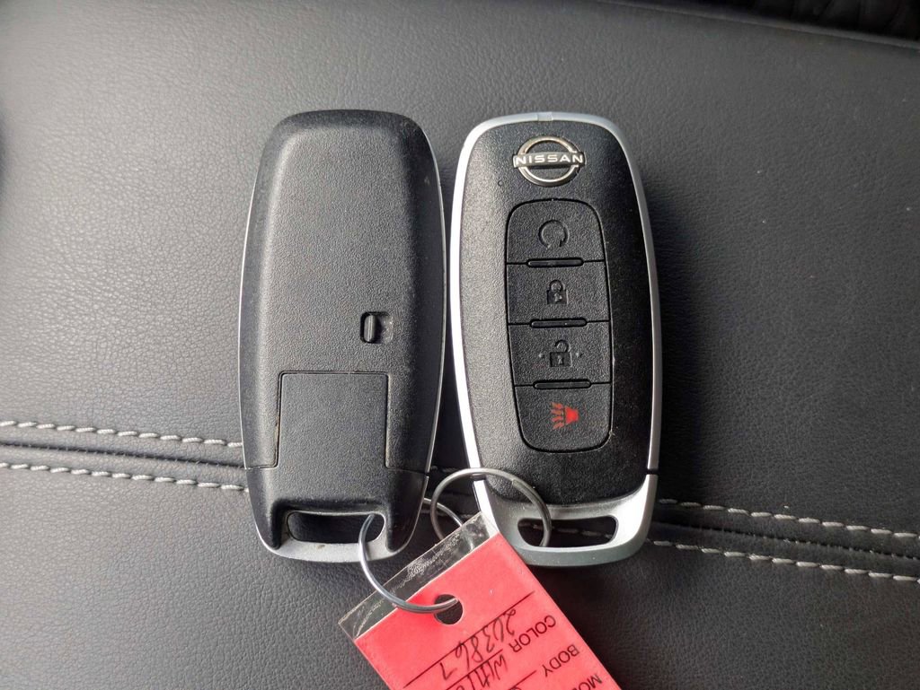 Used 2024 Nissan Pathfinder SV image 32