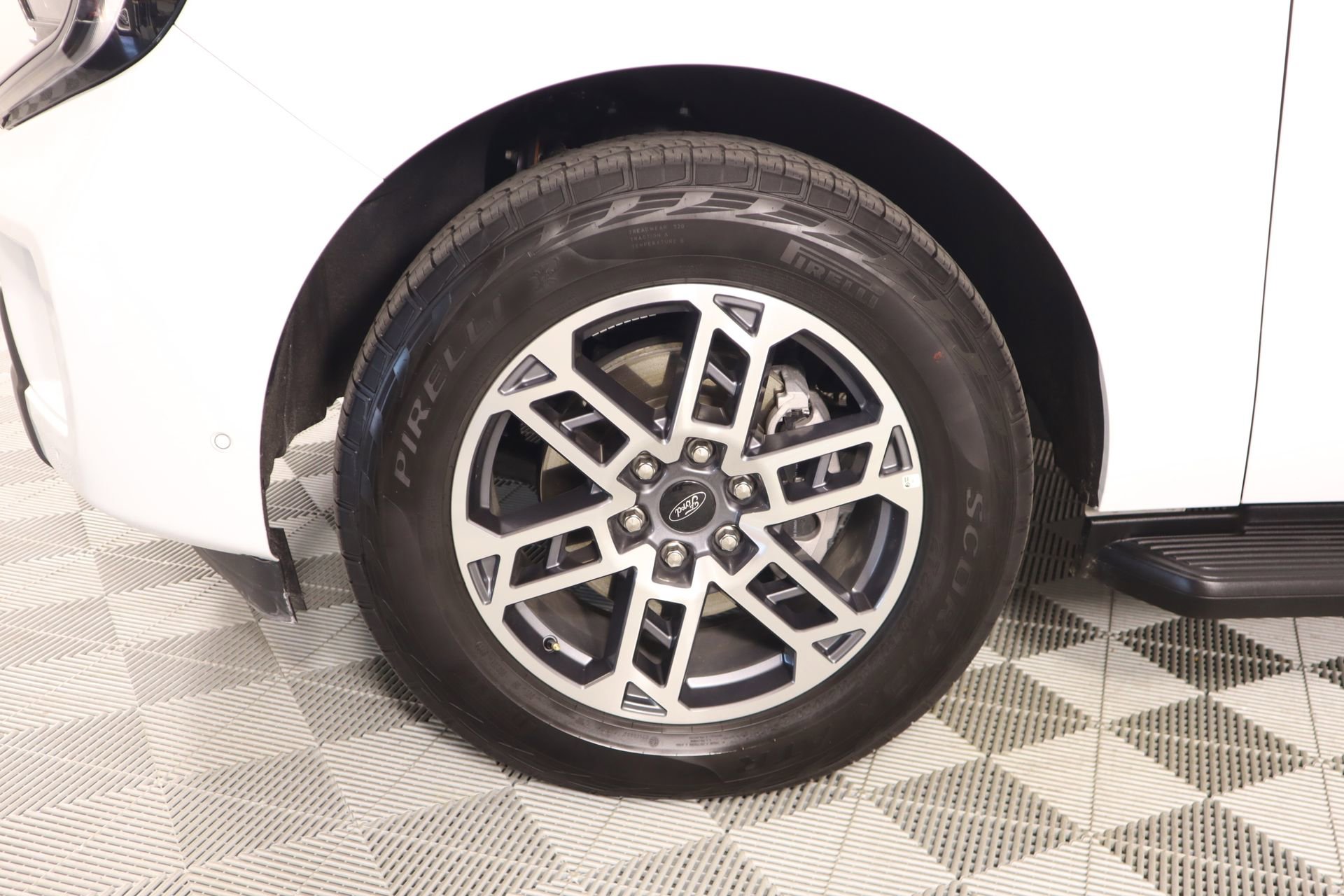 Used 2025 Ford Expedition Active image 19