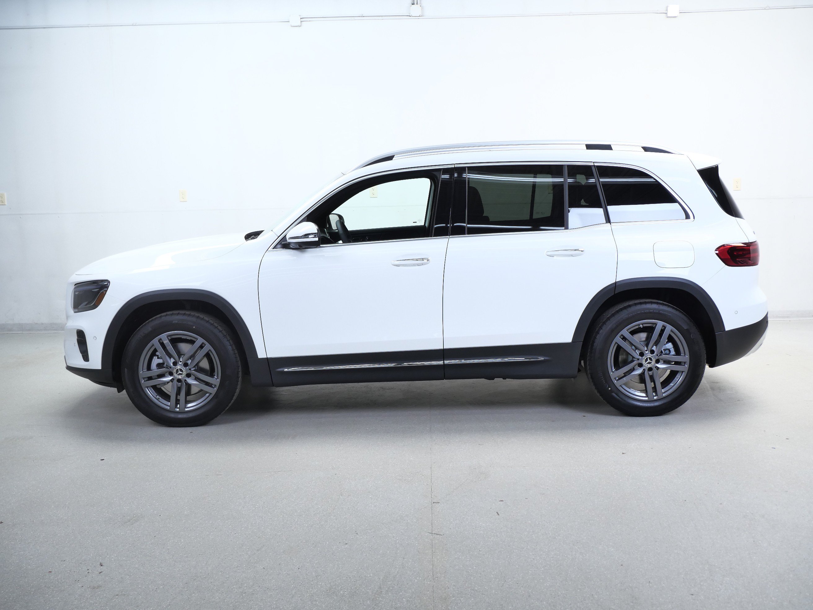 New 2026 Mercedes-Benz GLB 250 4MATIC image 5