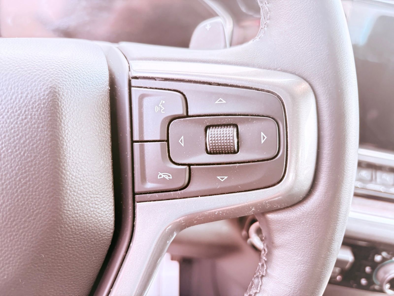 Used 2023 Chevrolet Silverado 1500 LTZ image 24