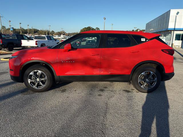 Used 2025 Chevrolet Blazer LT image 2