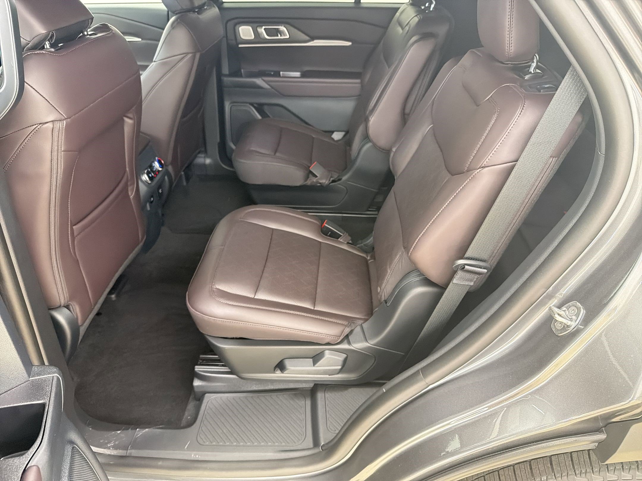 New 2026 Ford Explorer Platinum image 14