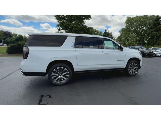 New 2026 Chevrolet Suburban High Country AWD/4WD image 9