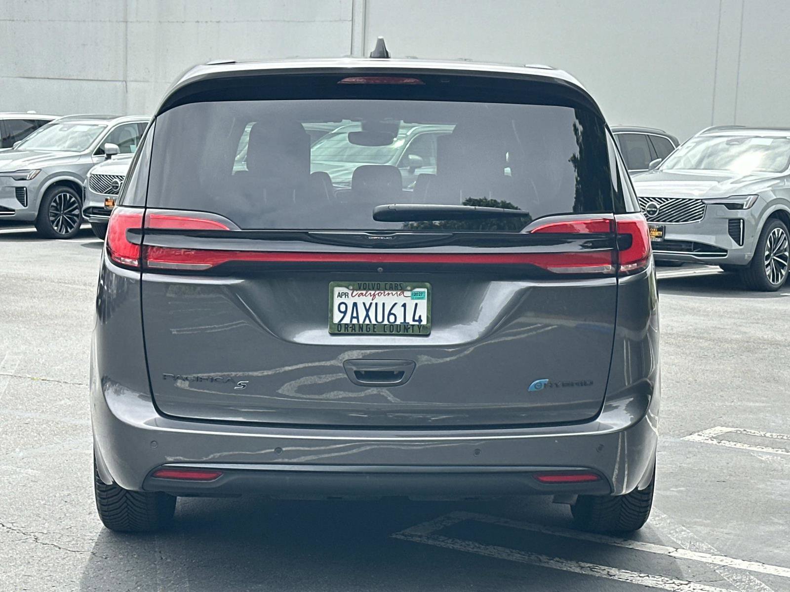Used 2022 Chrysler Pacifica Touring-L w/ Uconnect Theater Family Group image 6