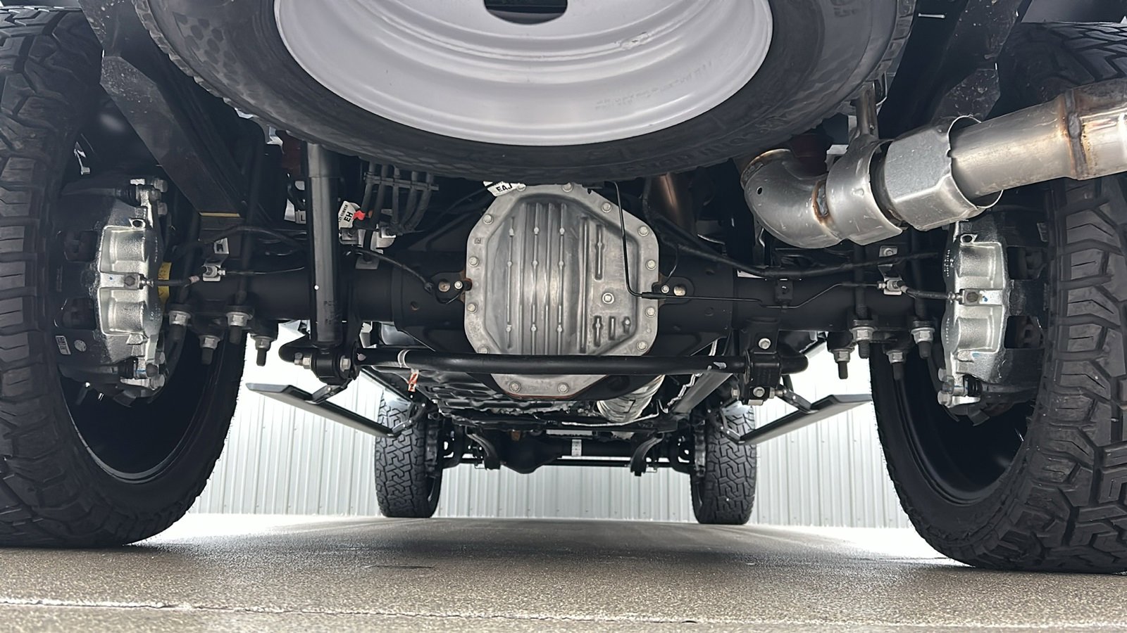 Used 2025 Ford F450 Platinum w/ FX4 Off-Road Package image 19