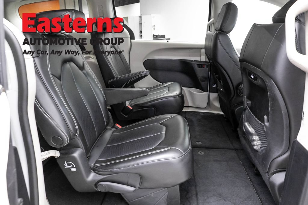 Used 2023 Chrysler Pacifica Touring-L FWD image 24