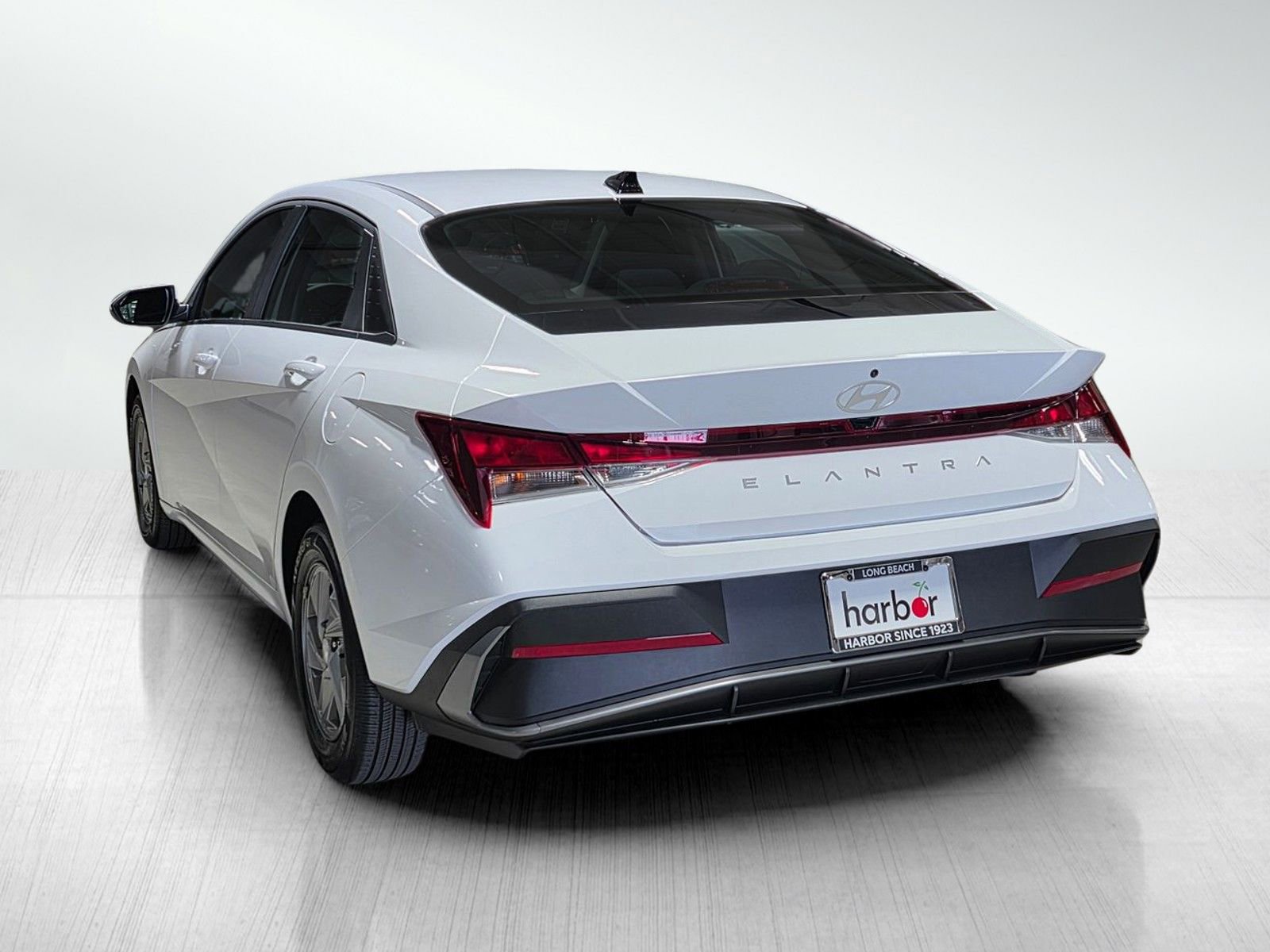 Used 2026 Hyundai Elantra SE image 5