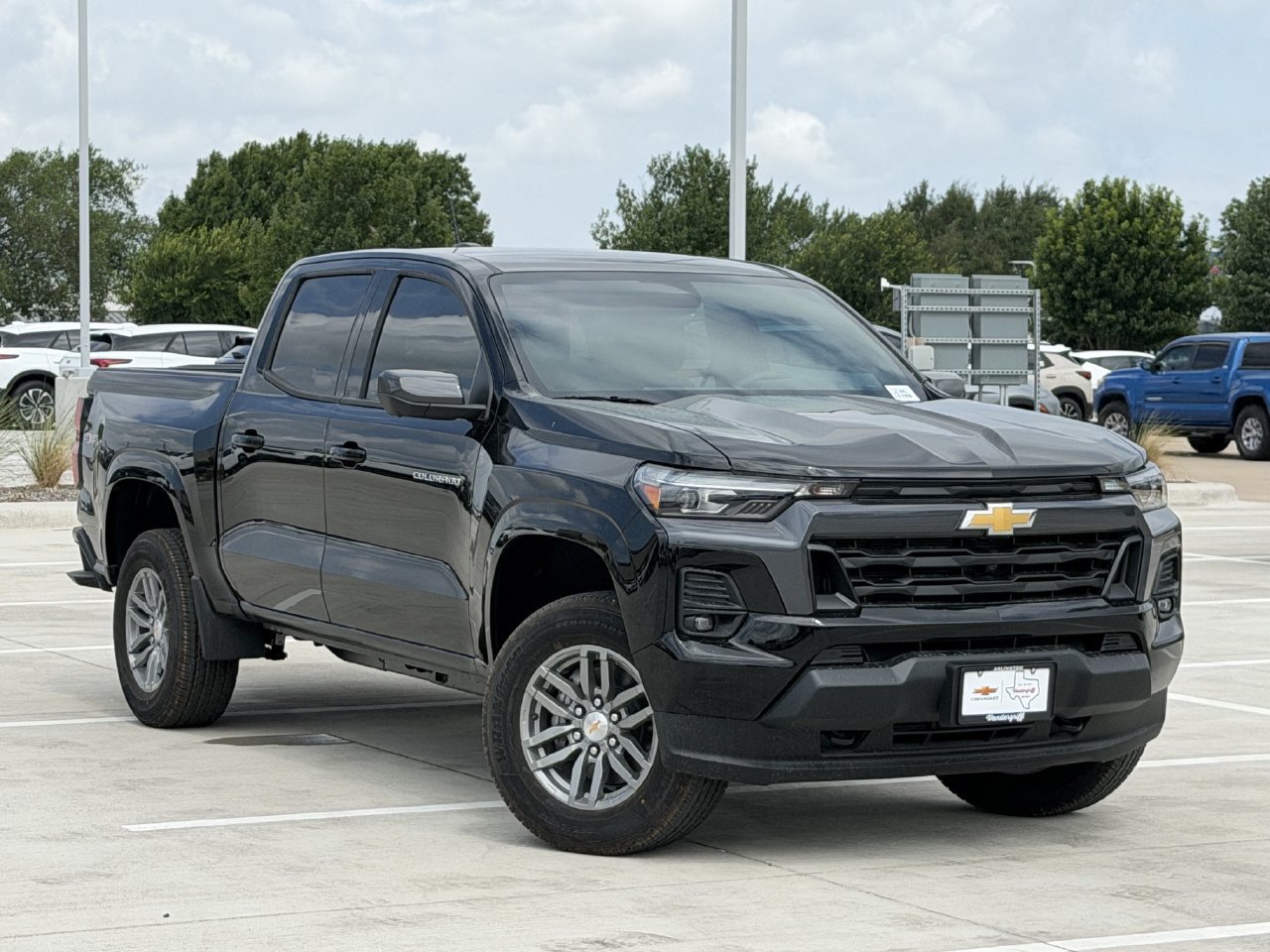 New 2026 Chevrolet Colorado LT w/ LT Convenience Package AWD/4WD image 2