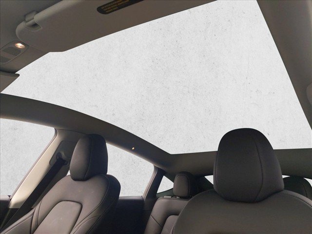 Used 2023 Tesla Model Y 2WD image 12