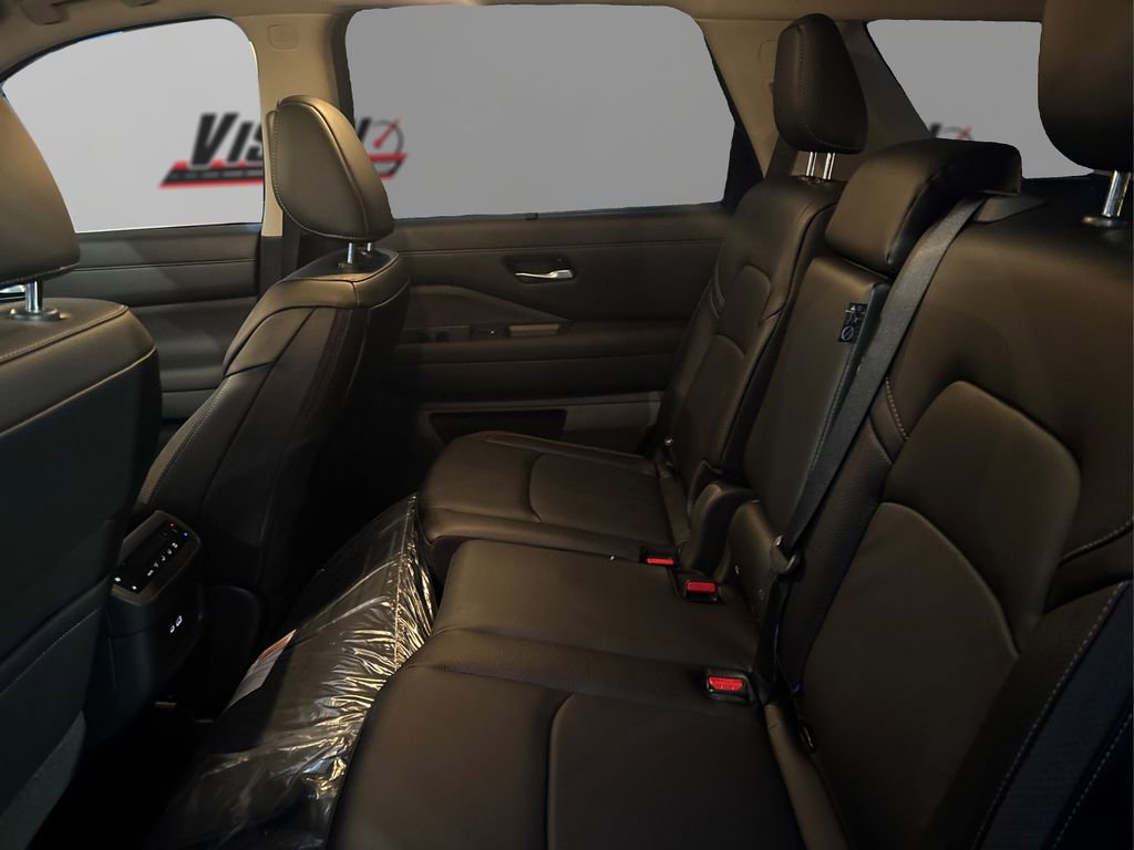 New 2025 Nissan Pathfinder SL image 10