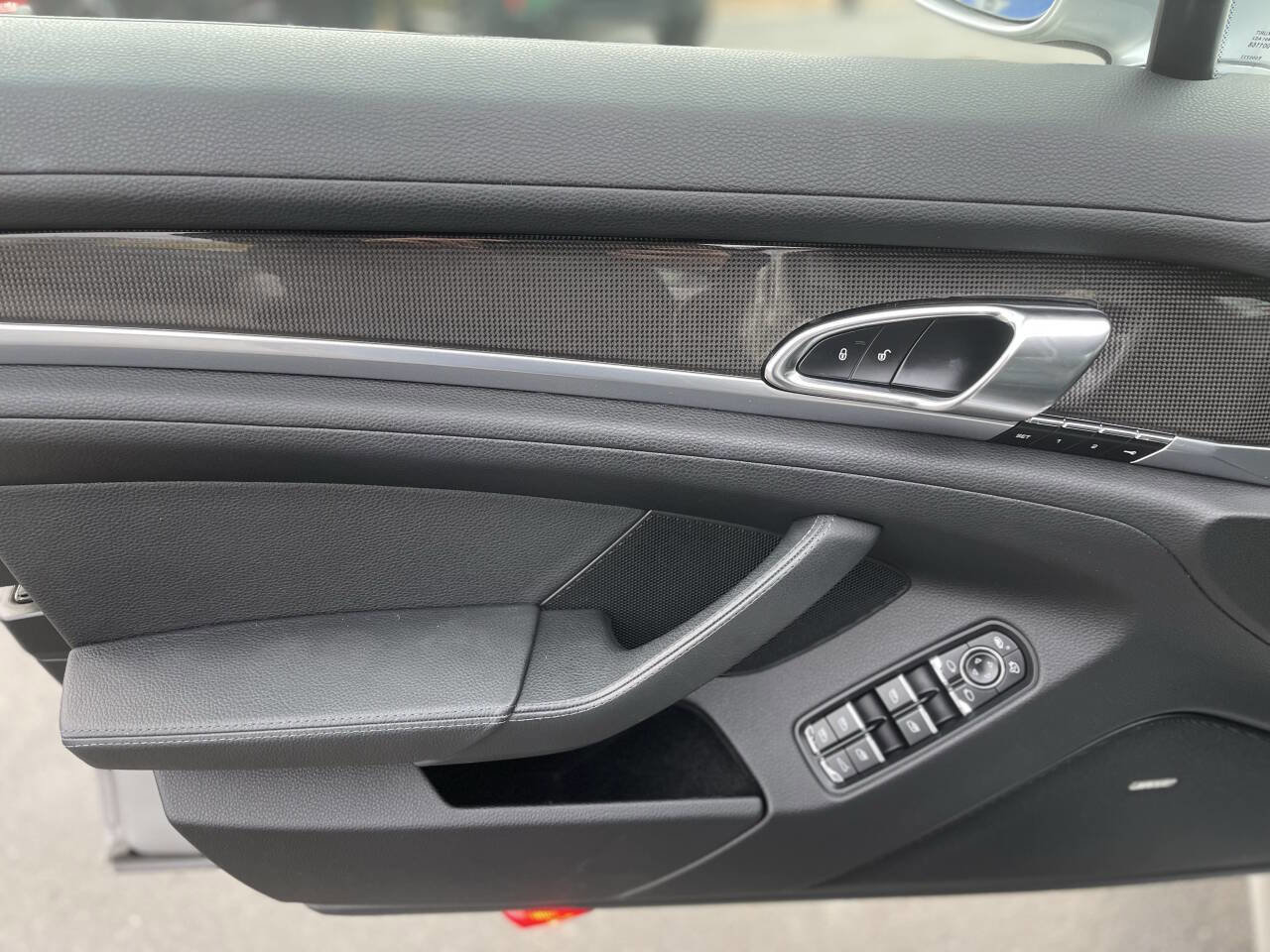 Used 2016 Porsche Panamera 4 Edition image 11