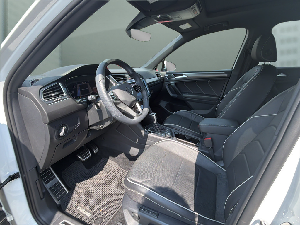 Used 2022 Volkswagen Tiguan SEL R-Line AWD/4WD image 9