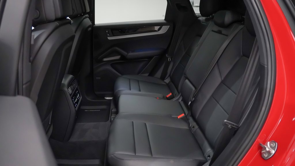 Certified 2025 Porsche Cayenne image 18