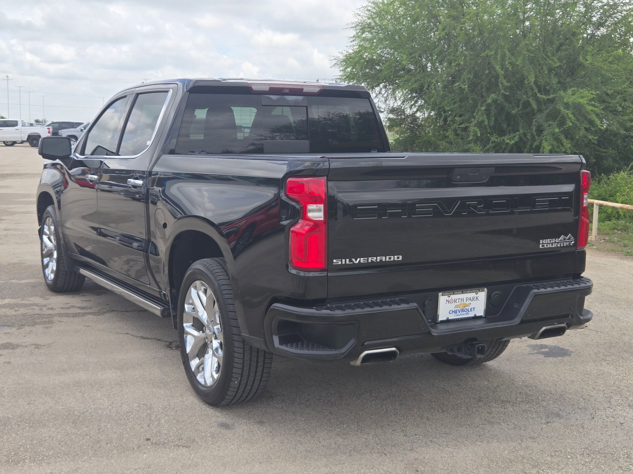 Used 2019 Chevrolet Silverado 1500 High Country w/ Technology Package AWD/4WD image 5