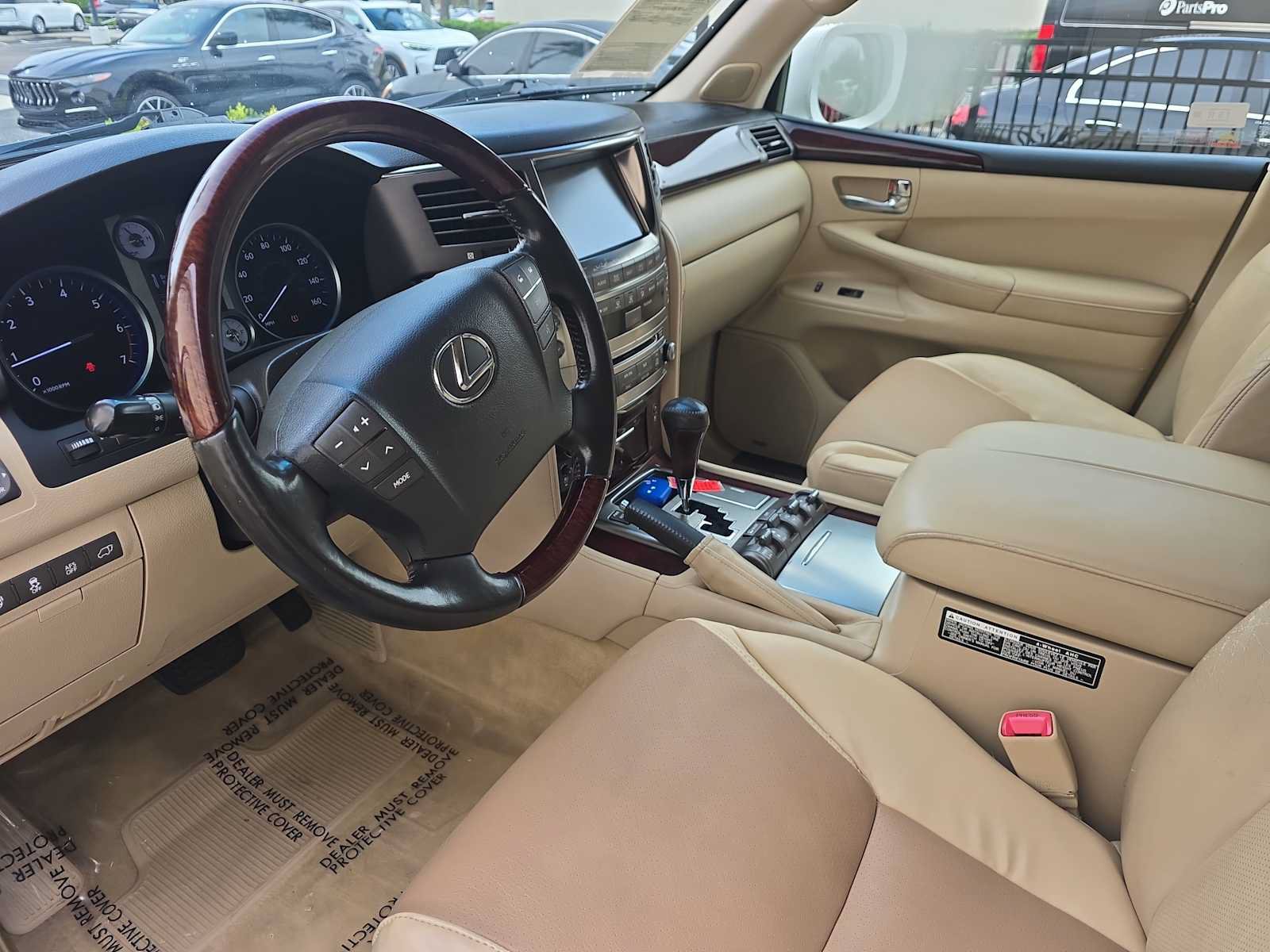 Used 2011 Lexus LX 570 4WD w/ Luxury Pkg image 19
