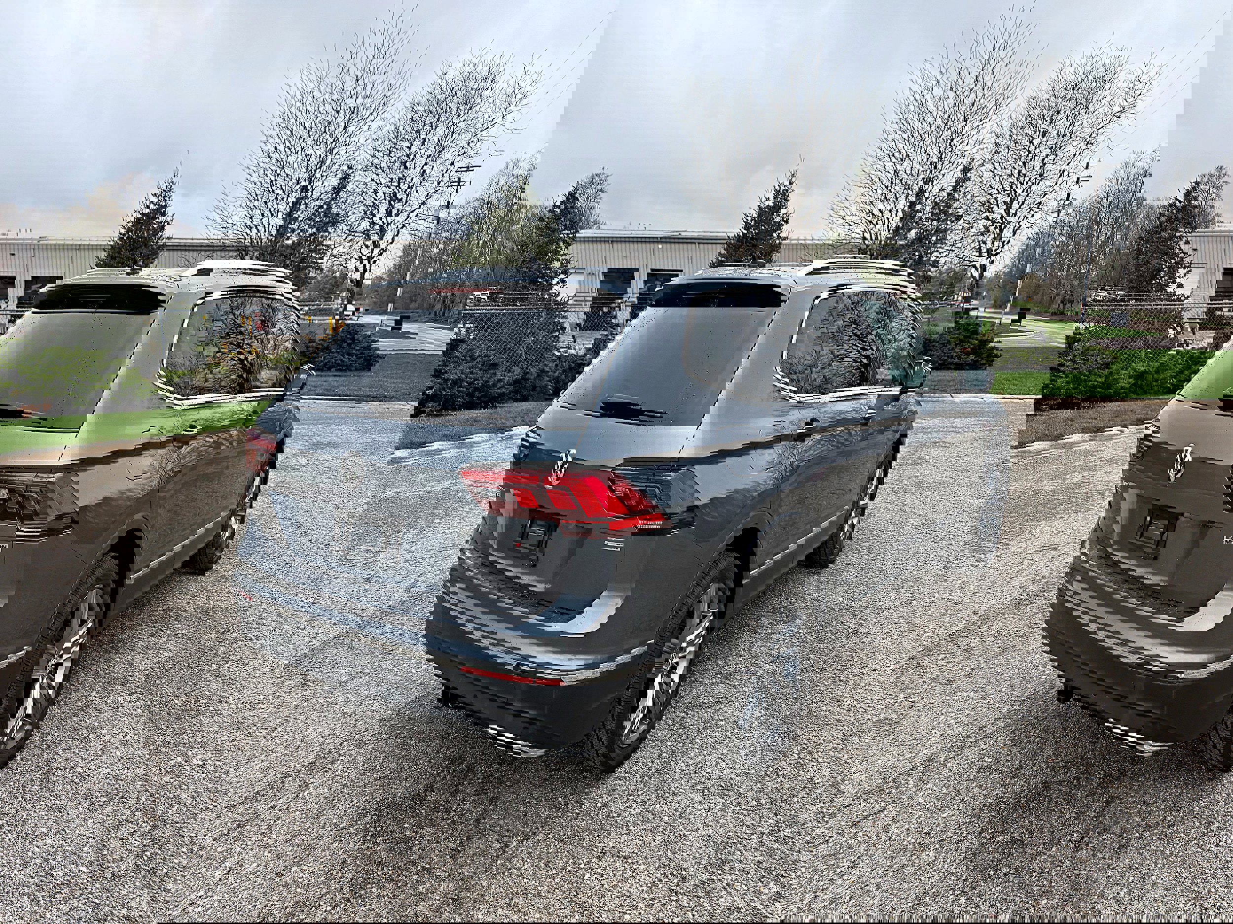 Used 2021 Volkswagen Tiguan SEL w/ 2-Row Tiguan MDO Package image 9