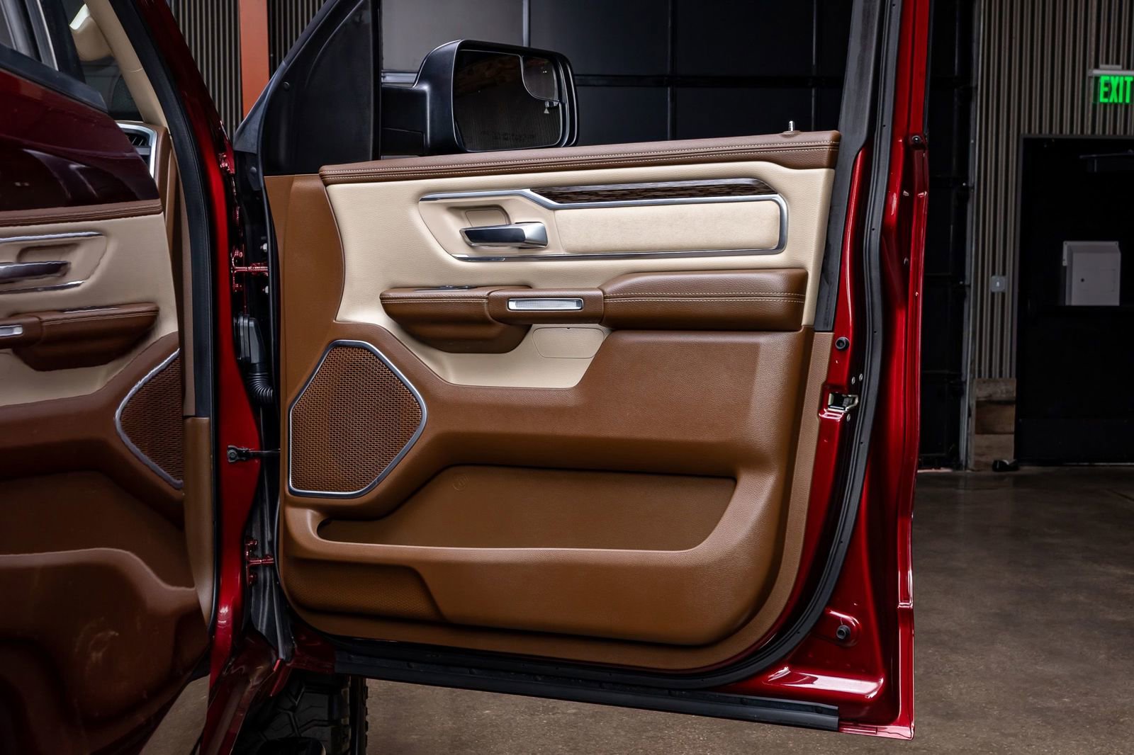 Used 2020 RAM 1500 Laramie AWD/4WD image 35