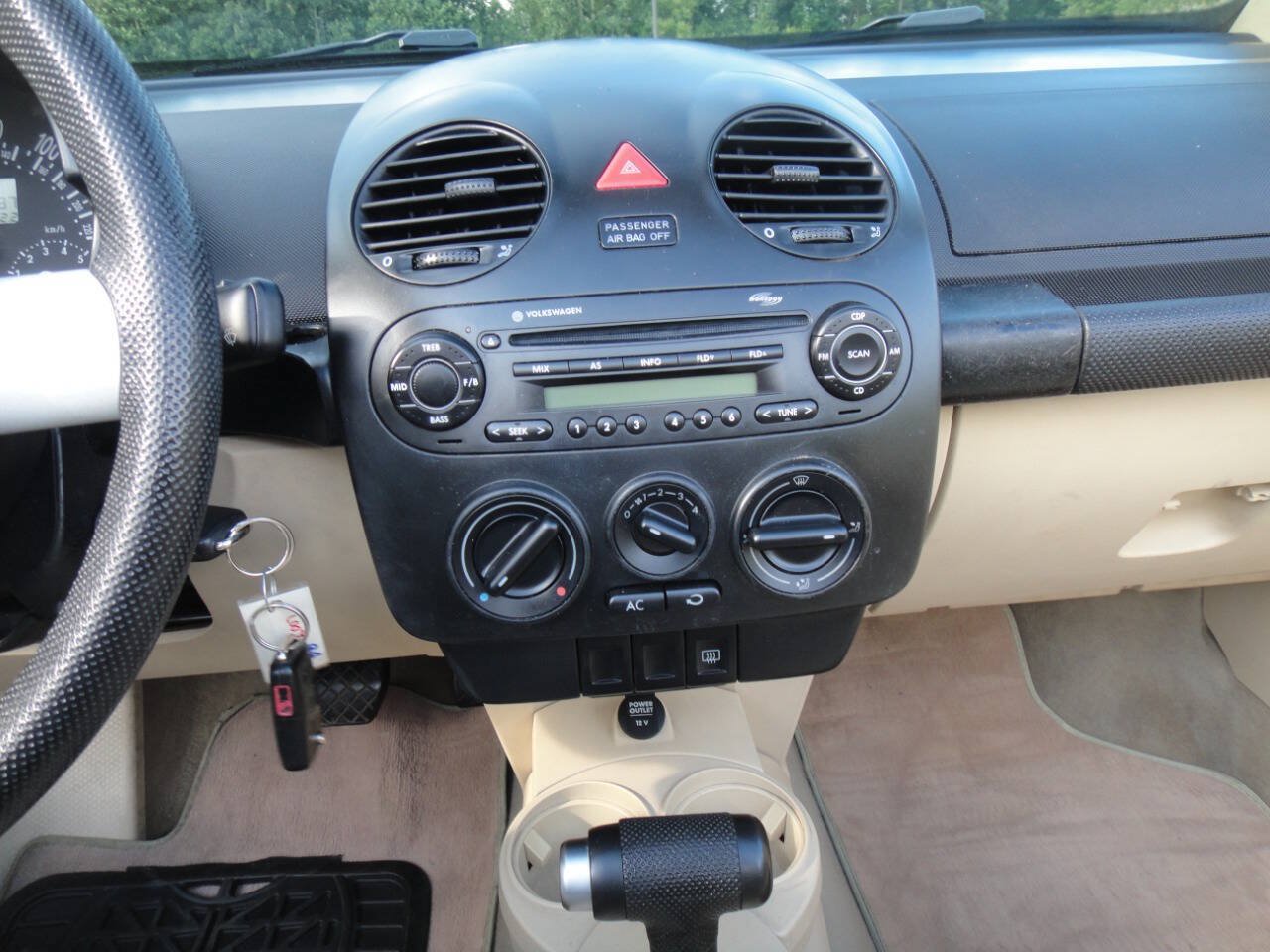 Used 2004 Volkswagen Beetle GLS FWD image 11