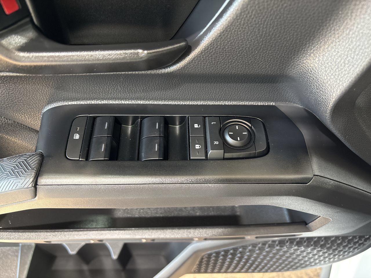 Certified 2025 Toyota Tacoma SR5 AWD/4WD image 13