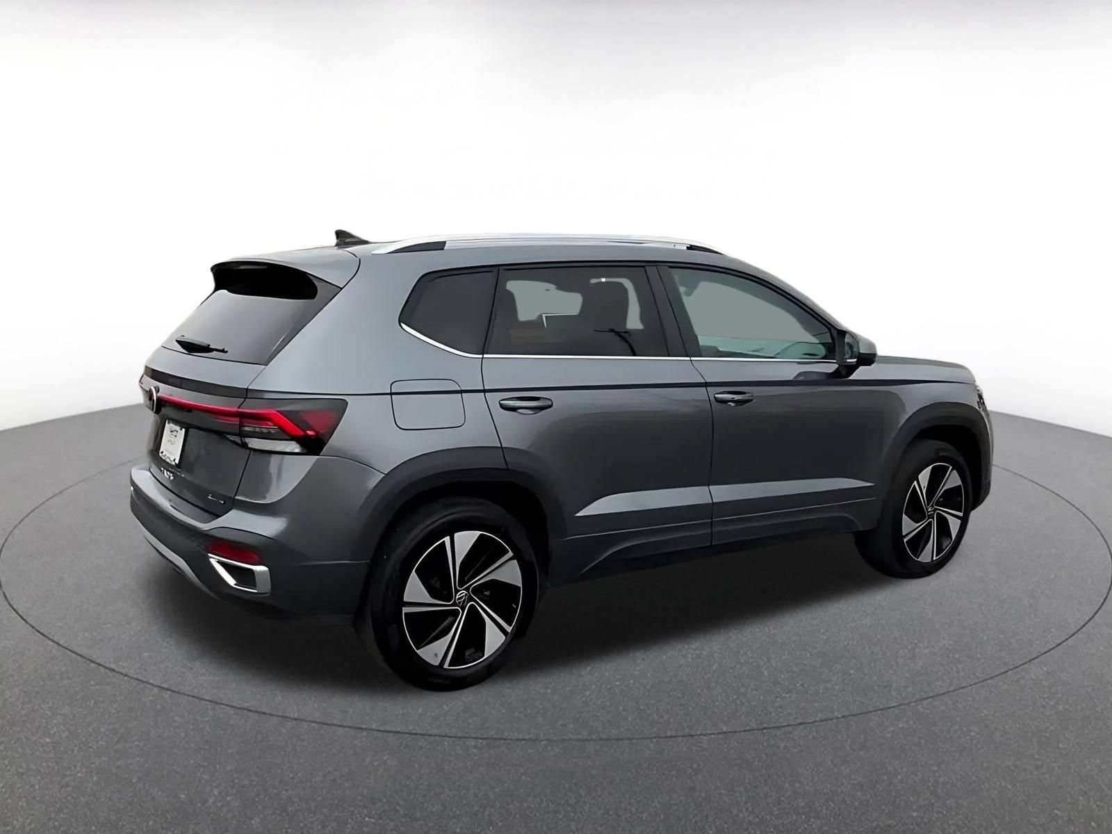 Used 2026 Volkswagen Taos SE AWD/4WD image 14