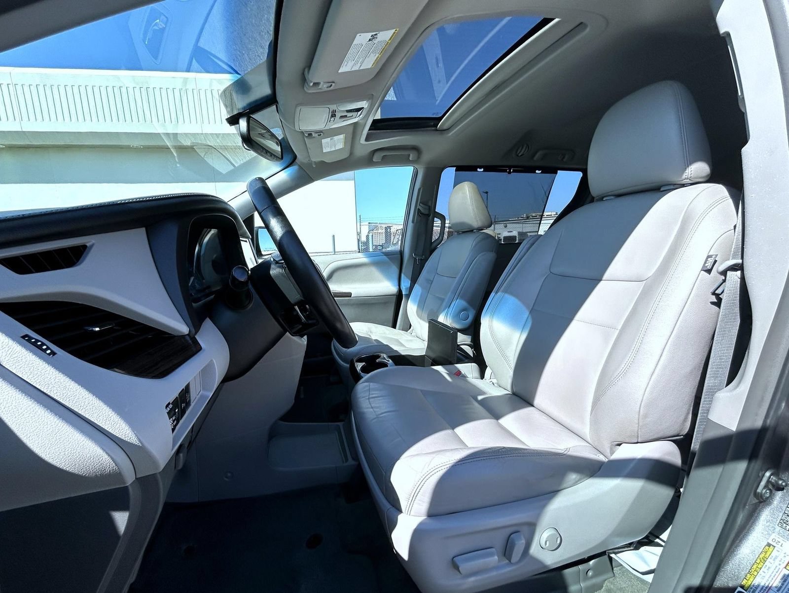 Used 2015 Toyota Sienna XLE w/ XLE Navigation Package FWD image 10