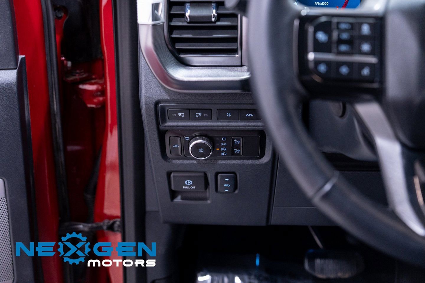 Used 2024 Ford F150 Platinum image 22