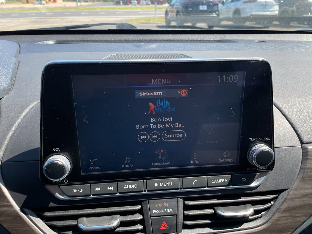 Used 2025 Nissan Altima 2.5 SV FWD image 15