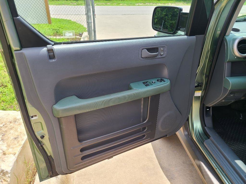 Used 2005 Honda Element EX image 9