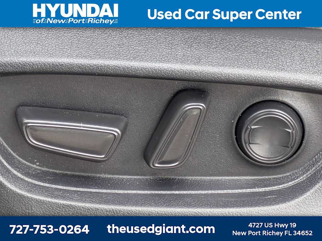 Used 2025 Toyota Camry SE FWD image 23