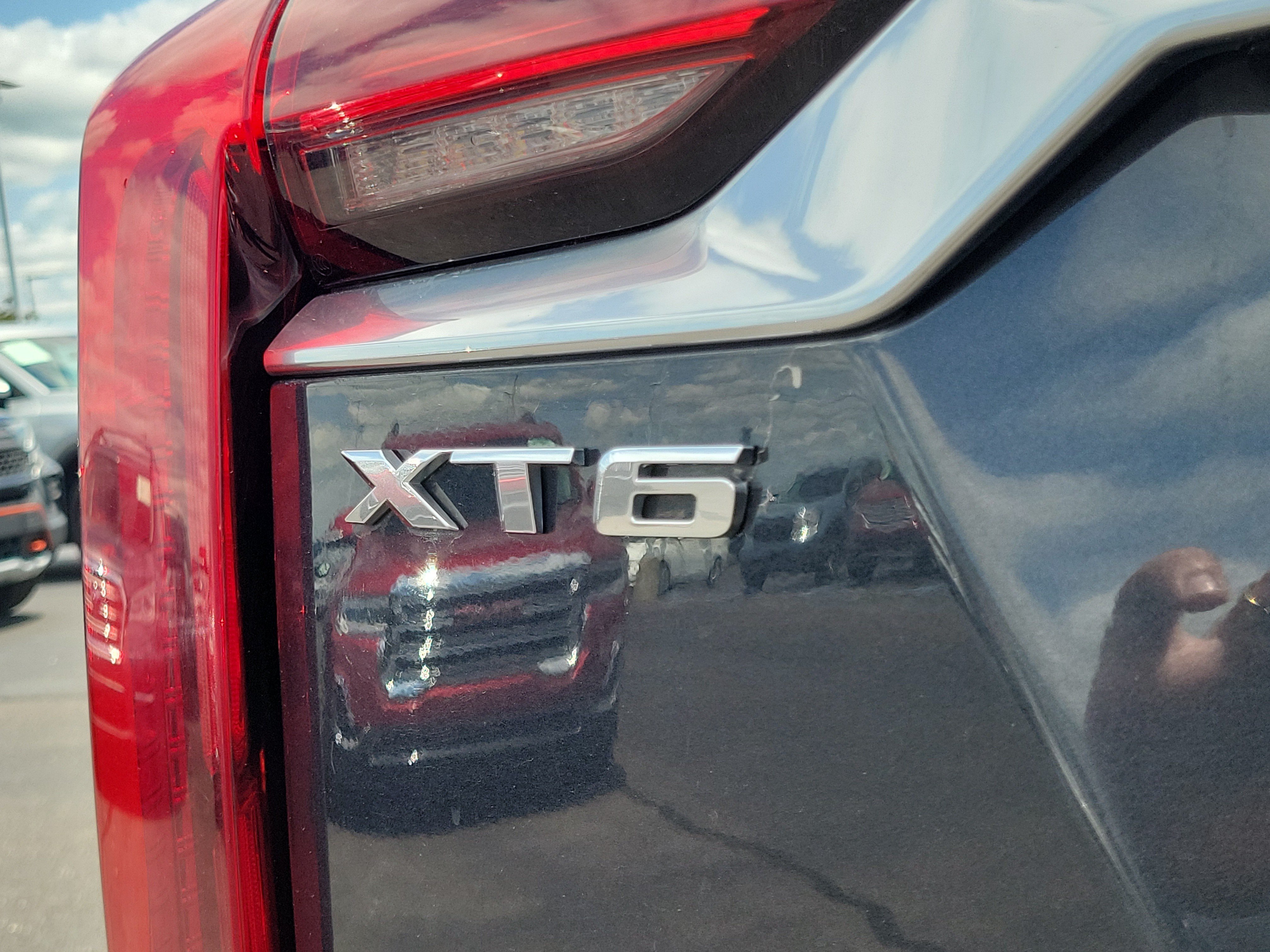 Used 2022 Cadillac XT6 Premium Luxury w/ Technology Package AWD/4WD image 7