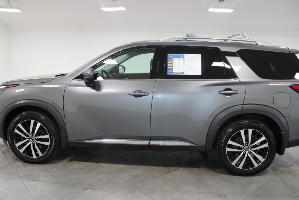 Used 2023 Nissan Pathfinder Platinum AWD/4WD image 7
