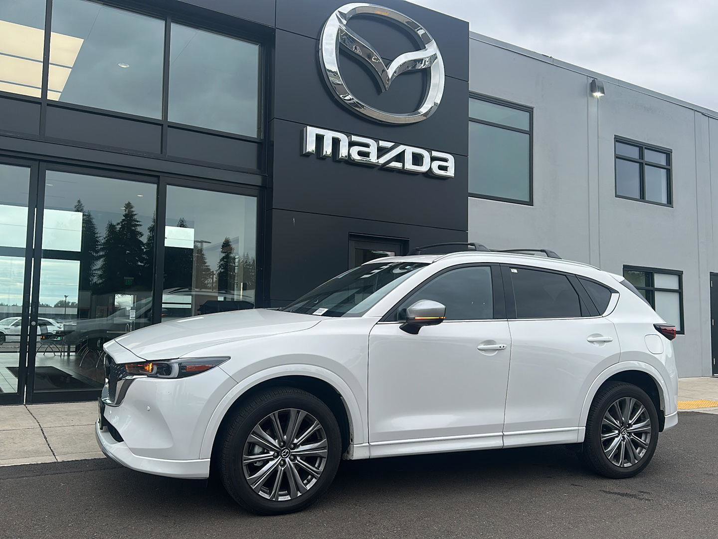 Used 2024 MAZDA CX-5 Signature AWD/4WD image 2