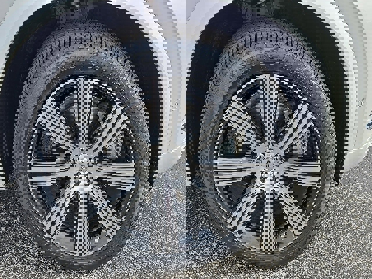 Used 2025 Volvo XC90 B6 Ultra w/ Protection Package Premier image 9