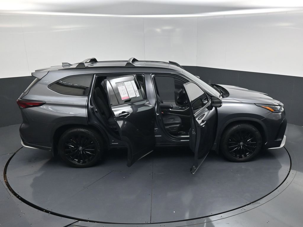 Used 2024 Toyota Highlander XSE FWD image 28
