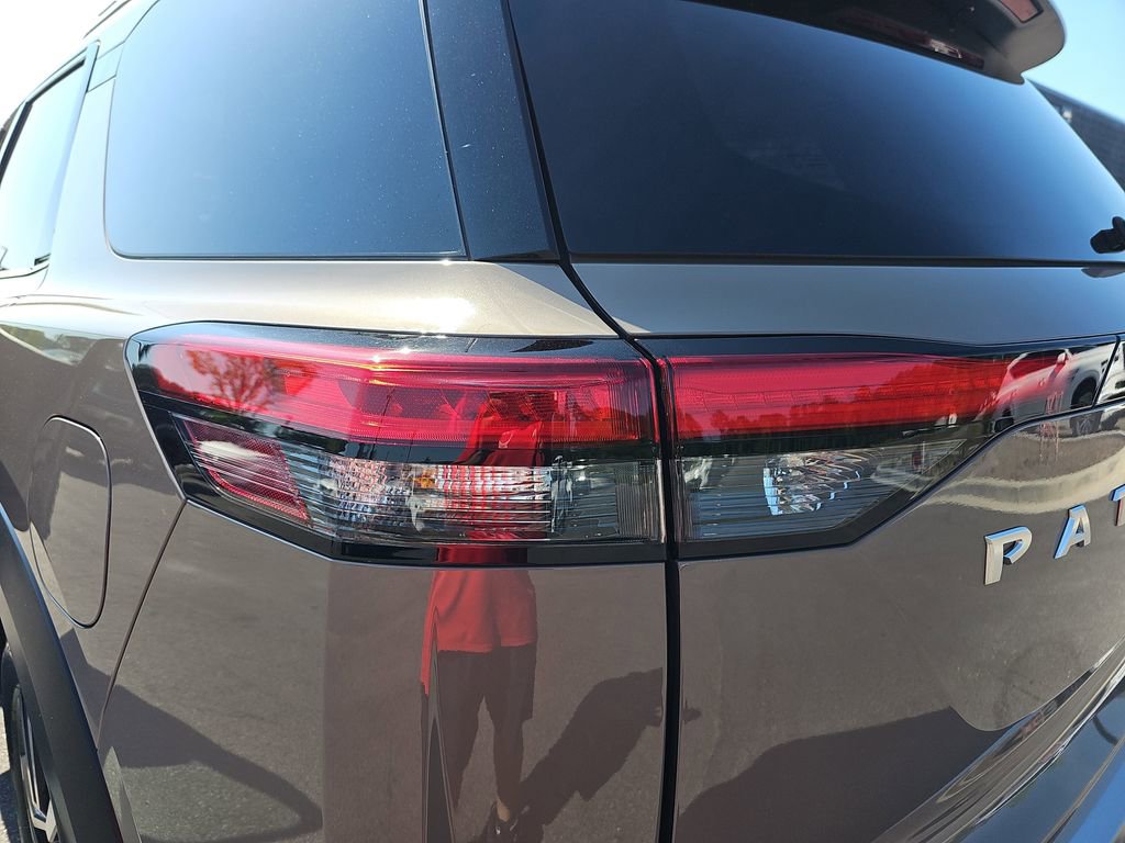 Used 2024 Nissan Pathfinder Platinum w/ Cargo Package image 39