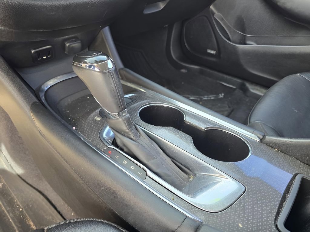 Used 2017 Chevrolet Malibu LT w/ Leather Package image 18