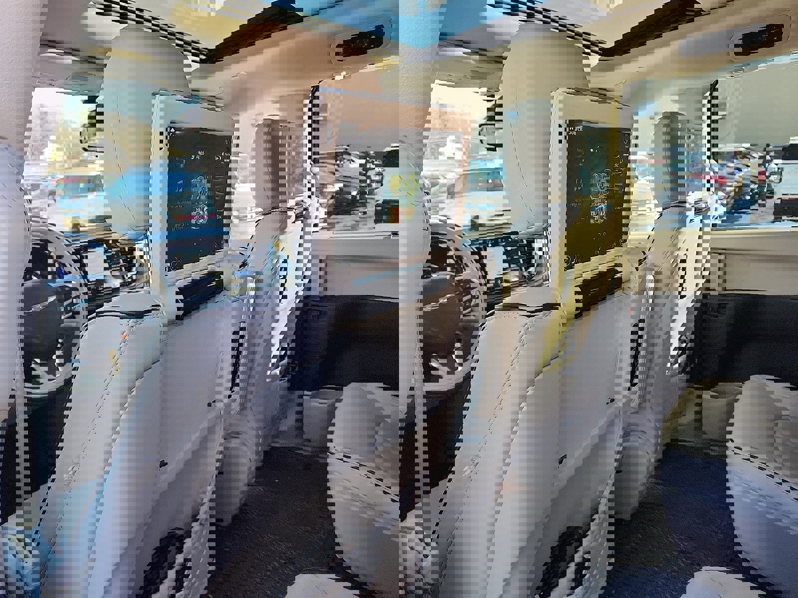 Used 2021 Chrysler Pacifica Limited w/ Uconnect Theater Family Group image 24