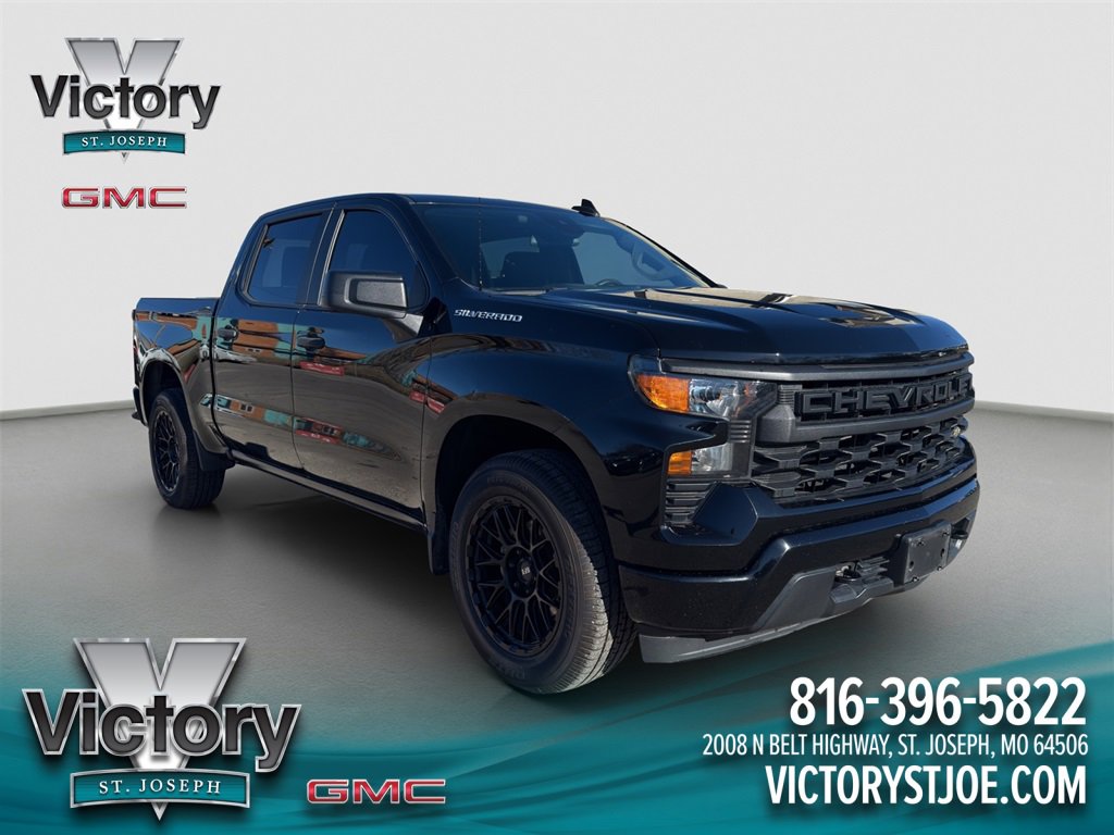 Used 2023 Chevrolet Silverado 1500 Custom image 1