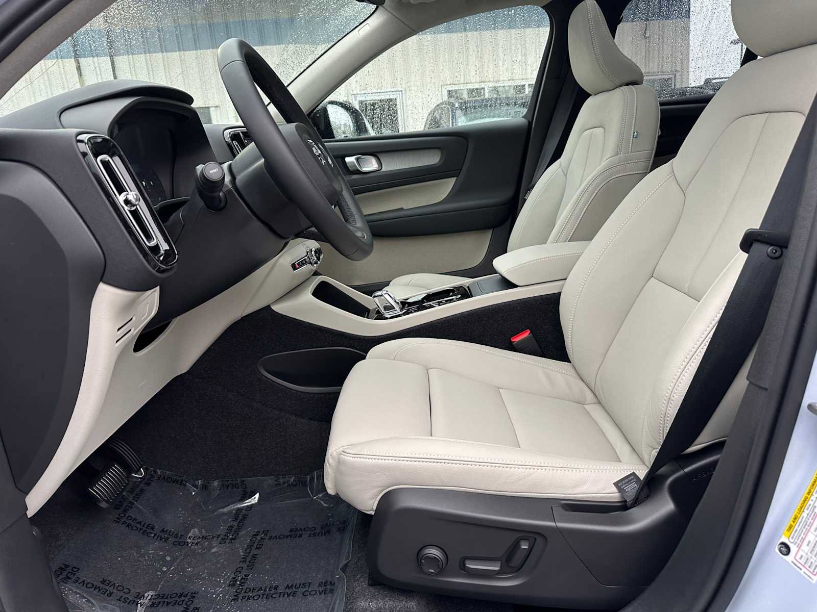 New 2026 Volvo XC40 B5 Plus w/ Protection Package Premier image 19
