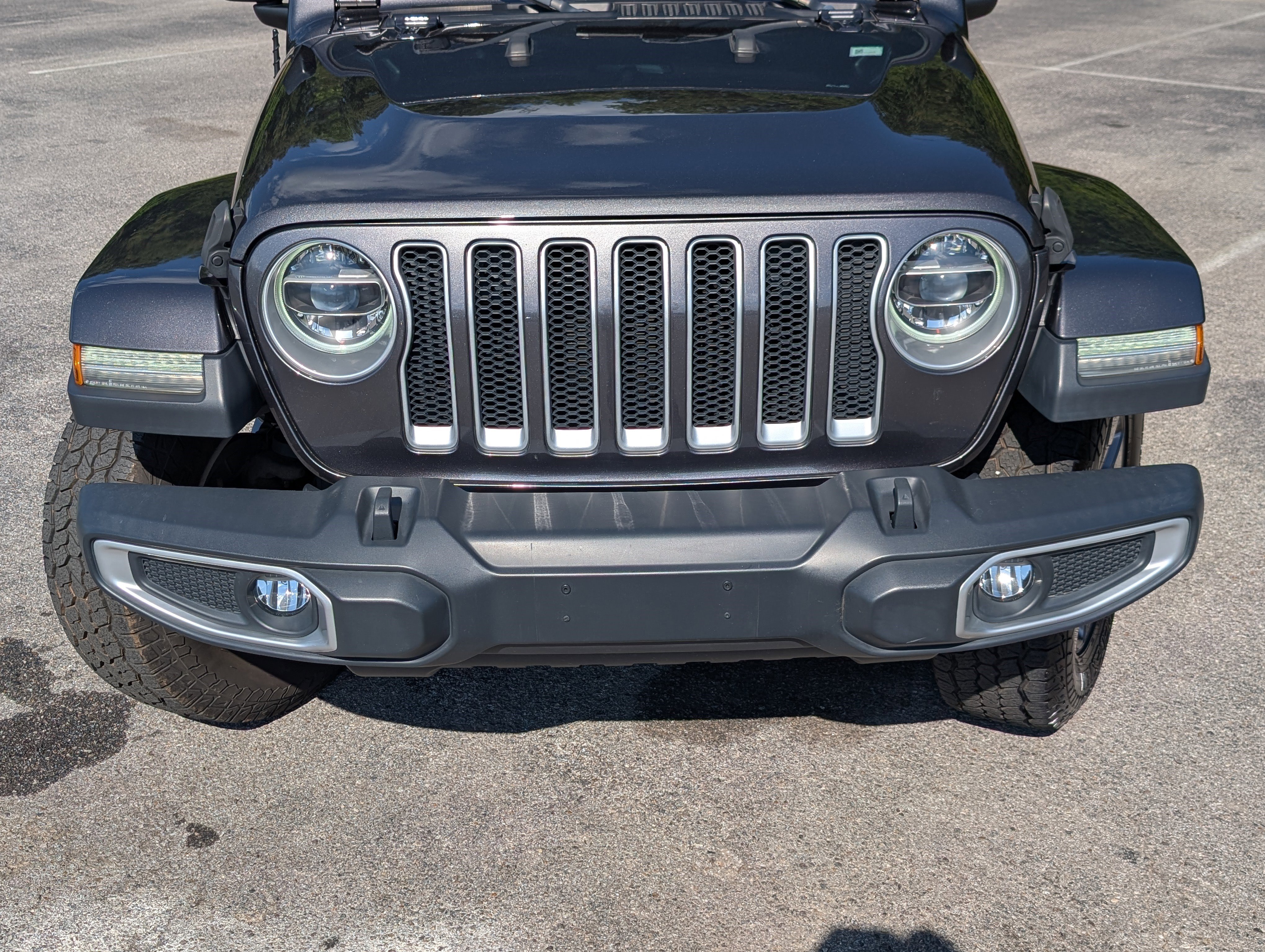 Used 2018 Jeep Wrangler Unlimited Sahara AWD/4WD image 12