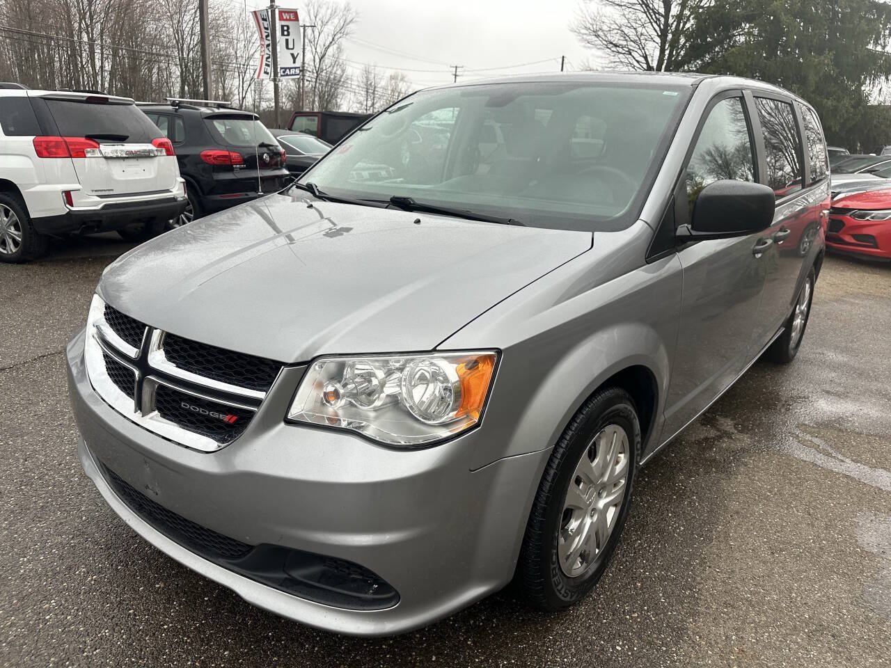 Used 2019 Dodge Grand Caravan SE FWD image 2
