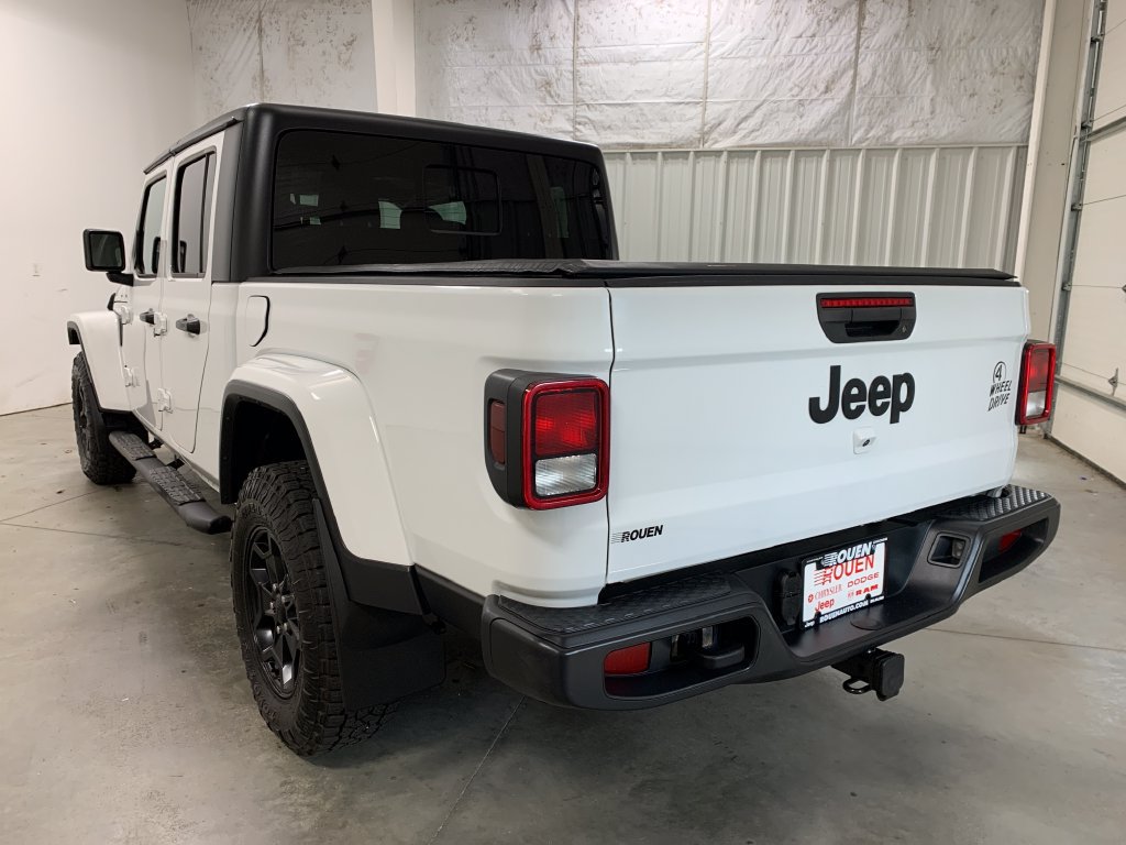 Used 2023 Jeep Gladiator Sport AWD/4WD image 7